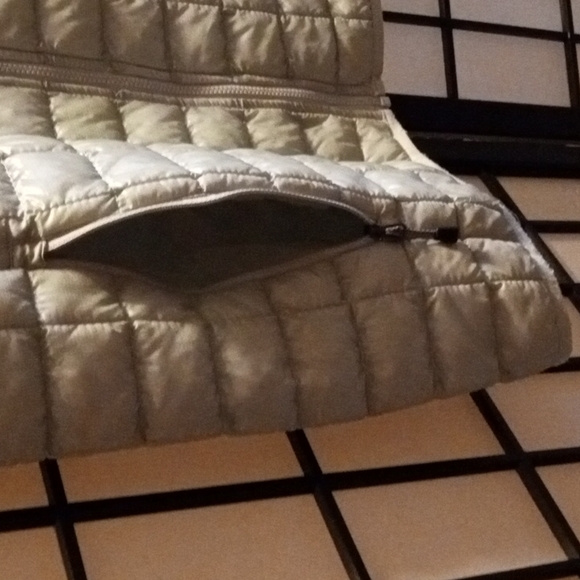 Men's North Face Puffer Vest - Picture 4 of 8